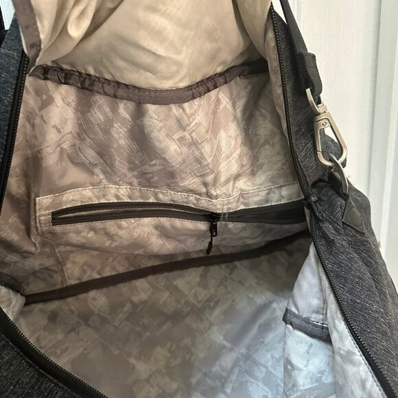 Lululemon city sweat duffle bag gray weekender gym bag 34L - Picture 8 of 11